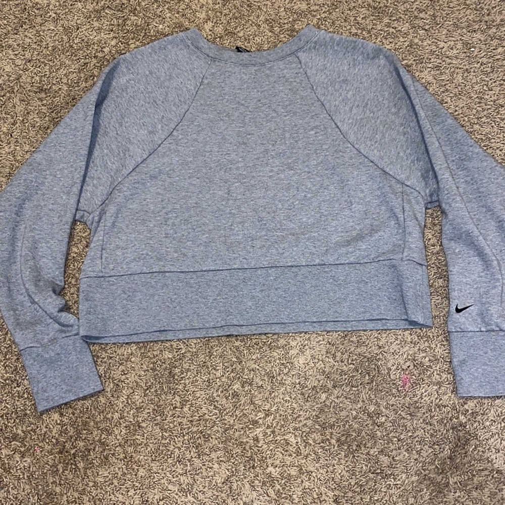 Cropped Nike sweatshirt